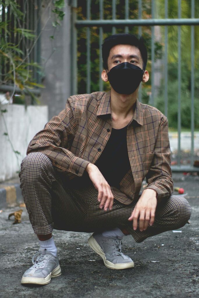 chaleco de estilo clasico en un modelo joven