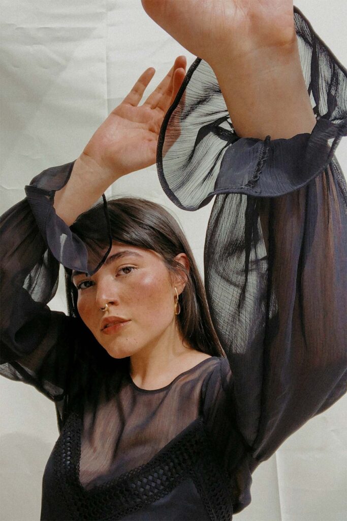 blusa holgada de mangas amplias, negro transparente